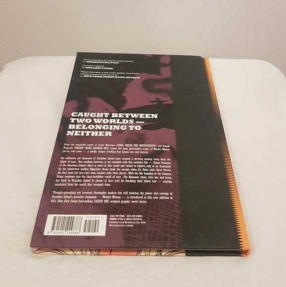 DC Wonder Woman Comics: Earth One Volume 1 - Picture 2 of 6